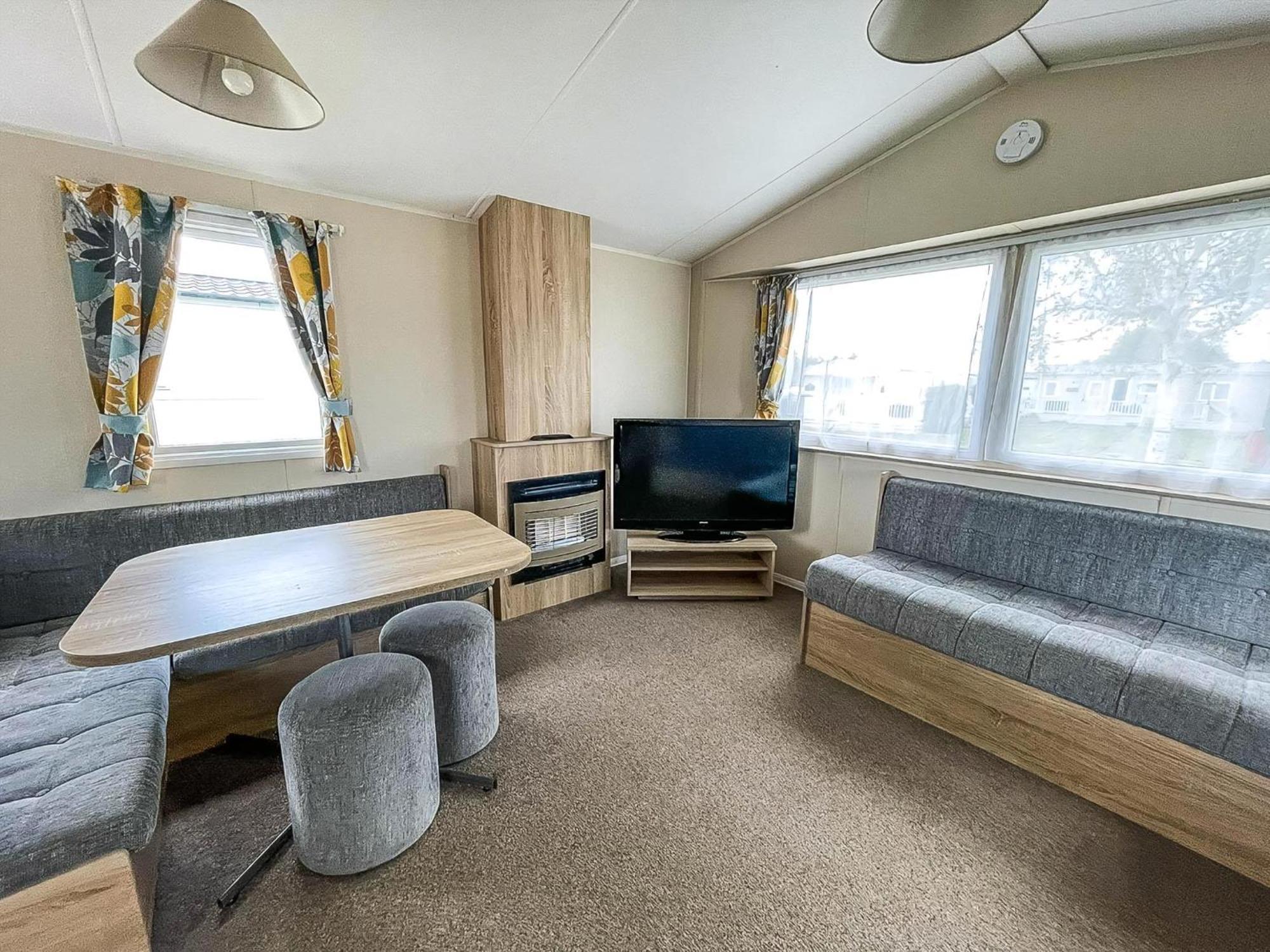 Great 6 Berth Caravan Nearby The Beach In Walton-On-The-Naze Ref 17181X Eksteriør bilde